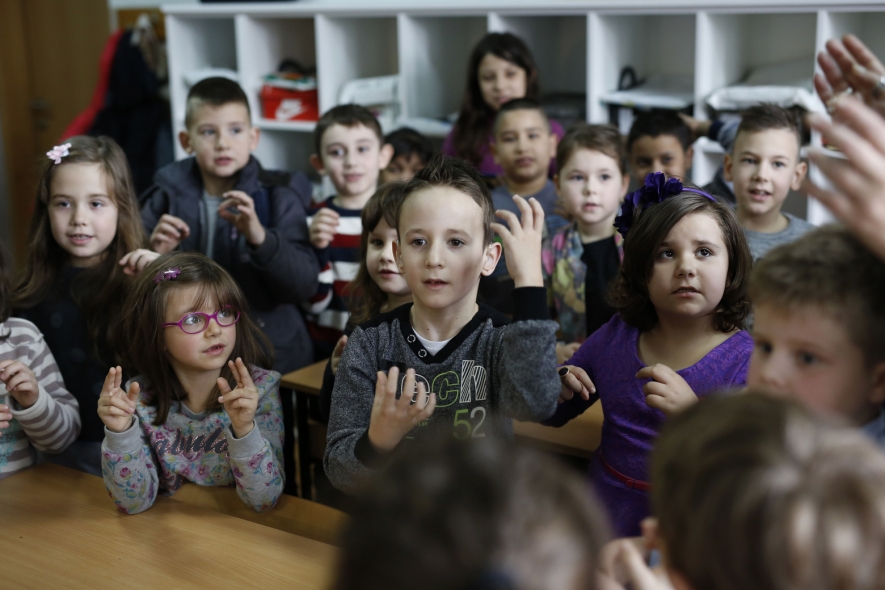 Μια ολόκληρη τάξη μαθητών δημοτικού έμαθε τη νοηματική γλώσσα για χατήρι ενός συμμαθητή τους